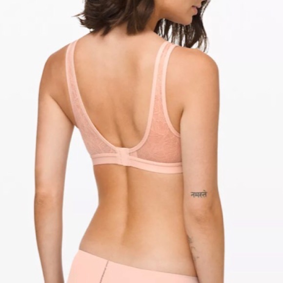 ⚡️SALE⚡️🖤Lululemon Shadow Mesh Bra Leaf - Picture 3 of 13